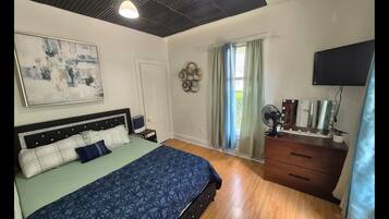 2 Schlafzimmer, Schreibtisch, Bügeleisen/Bügelbrett, kostenloses WLAN