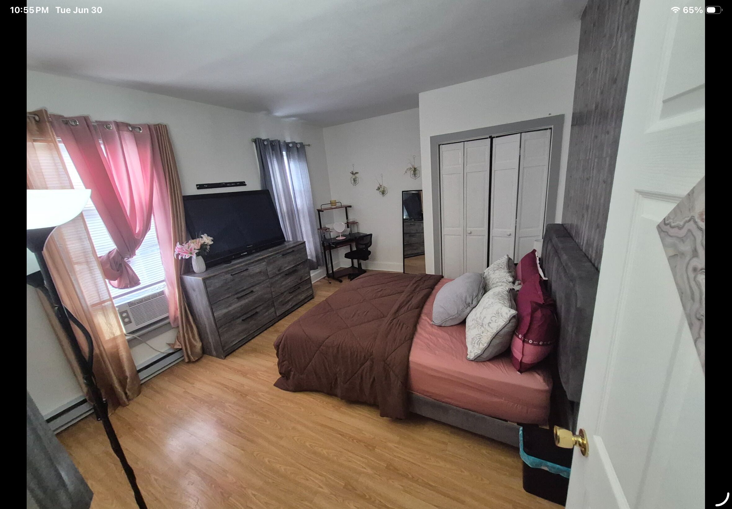 2 bedrooms, desk, iron/ironing board, free WiFi