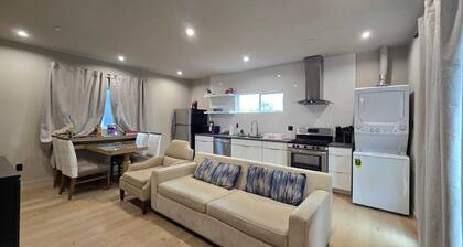 Stylish 5BR Haven near Broadway Theater District