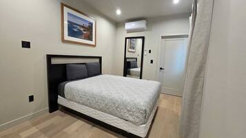 5 bedrooms, desk, iron/ironing board, free WiFi