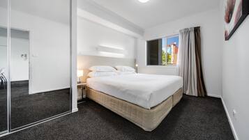 Apartment | 2 bedrooms, iron/ironing board, bed sheets