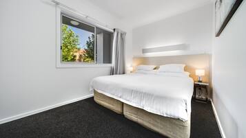 2 bedrooms, iron/ironing board, bed sheets