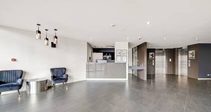 Spacious 2-bed Conveniently by Lake Tuggeranong