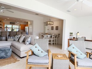 Smart TV - Pet-Friendly 3BR – Relax & Explore Beaches & Golf (Englewood)