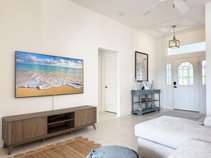 3 bedrooms, iron/ironing board, WiFi, bed sheets - Pet-Friendly 3BR – Relax & Explore Beaches & Golf (Englewood)