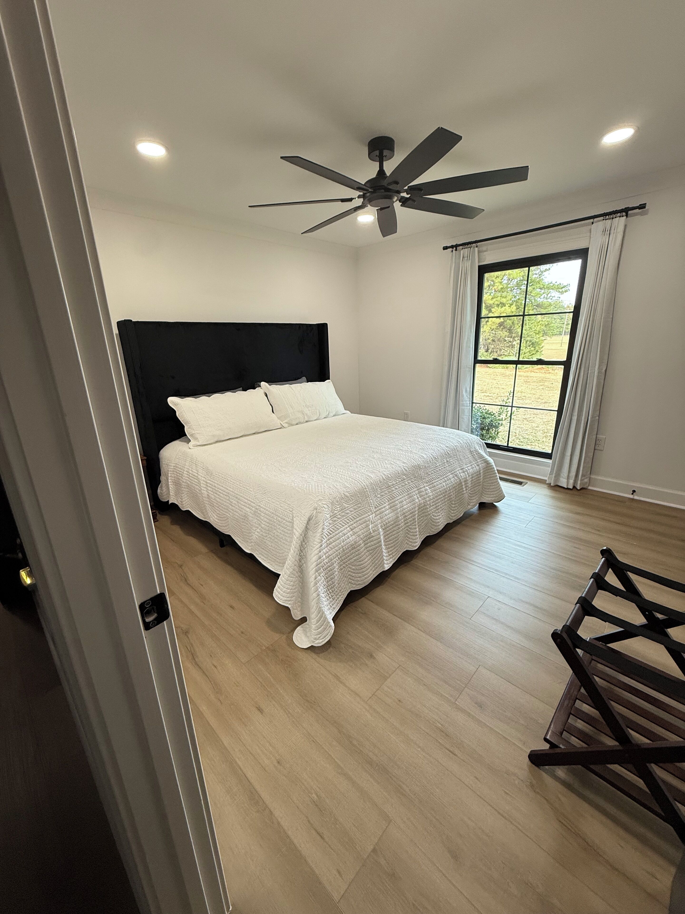 3 bedrooms, WiFi, bed sheets, wheelchair access