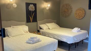 Habitación económica | Espacio para trabajar con laptop y wifi gratis