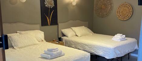 Economy Room | Laptop workspace, free WiFi