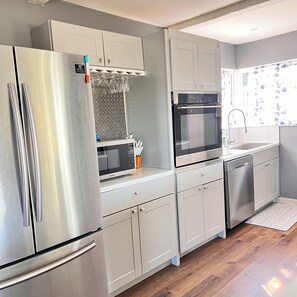 Fridge, microwave, oven, stovetop - Hillside cottage with city lights and sunset views.Near Disneyland. (Santa Ana)