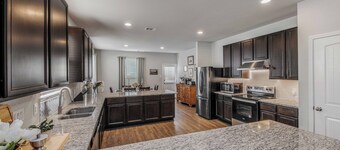 Perfect home to sleep 9. Near Texas A&M-Pet Friendly 