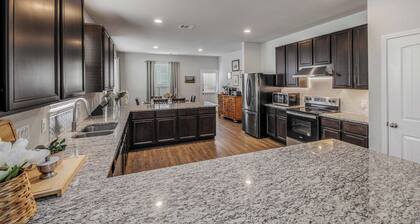 Perfect home to sleep 9. Near Texas A&M-Pet Friendly