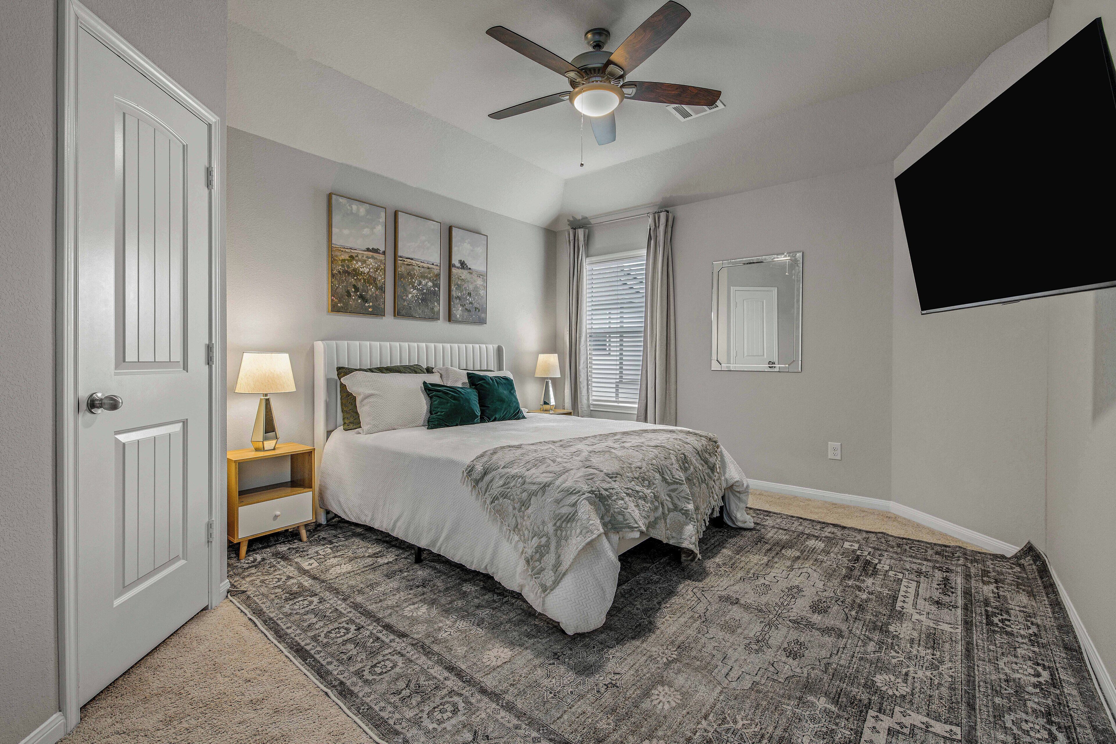 4 bedrooms, iron/ironing board, WiFi, bed sheets