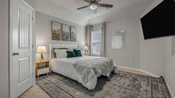 4 bedrooms, iron/ironing board, WiFi, bed sheets