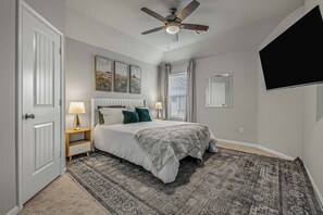 4 habitaciones, tabla de planchar con plancha, wifi y ropa de cama 