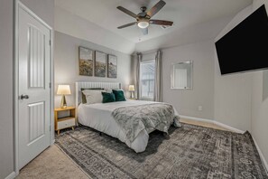 Iron/ironing board, WiFi, bed sheets - Perfect home for Graduation. Near Texas A&M (Bryan)