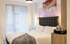 Iron/ironing board, WiFi, bed sheets - The Halo - Terrace - Central Manchester - Parking (Manchester)