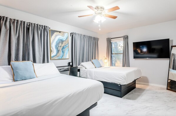 1 bedroom, iron/ironing board, bed sheets - 1BR Montrose Fargo Flat Downtown, Medical Center (Houston)