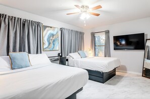 1 slaapkamer, een strijkplank/strijkijzer, beddengoed