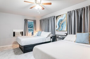 1 غرفة نوم ومكواة/لوح كي وملاءات أسرّة