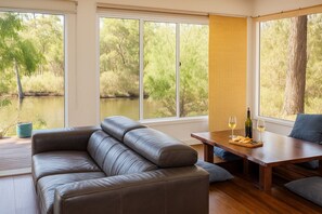 Interior - River Hideaway * 10 mins walk to Margs downtown * Japanese Deep Soaking Bath (Margaret River)