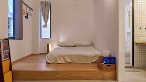 Deluxe Double Room | Peralatan tempat tidur premium, gebar bulu kapas, meja
