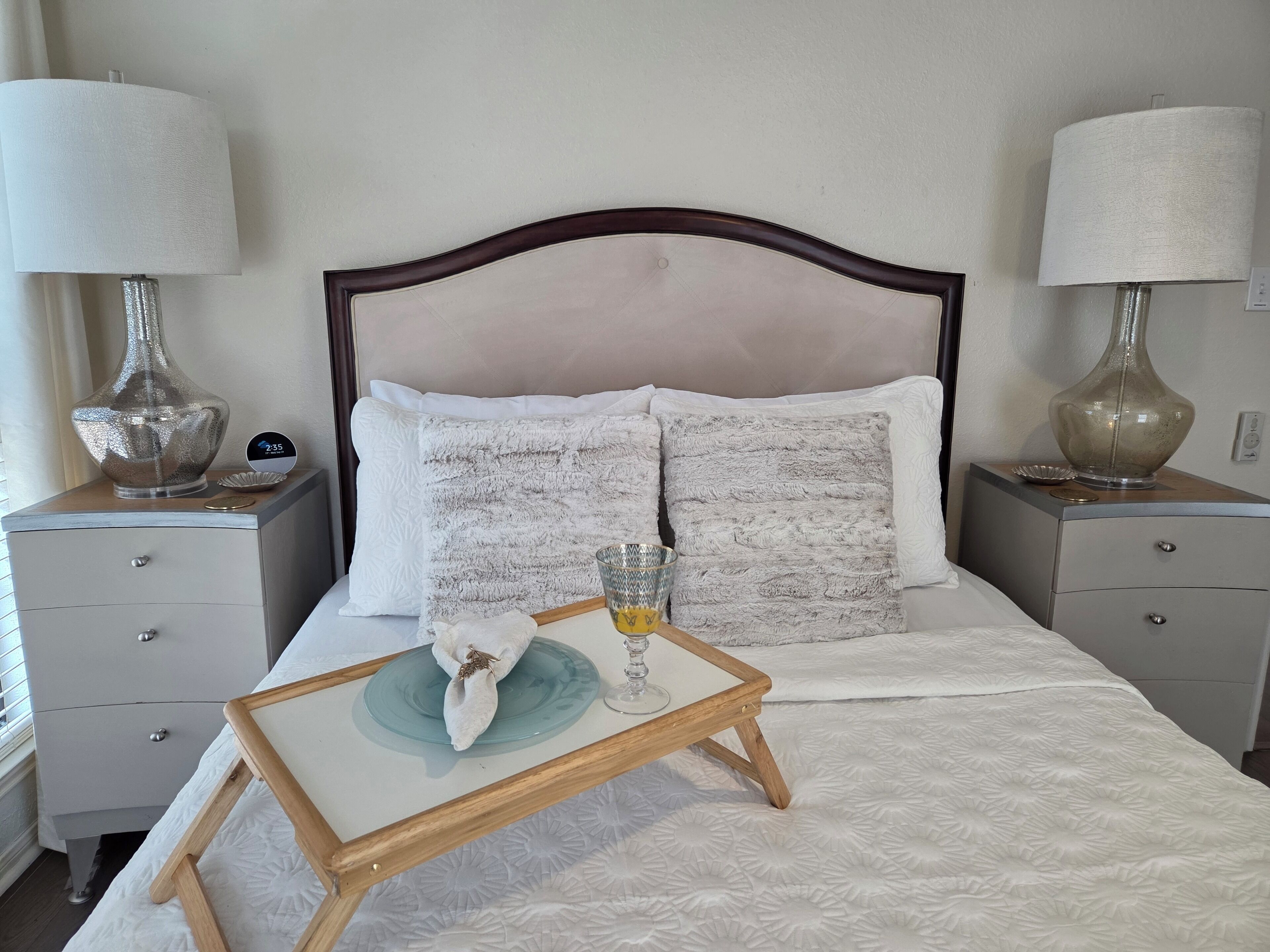 Desk, laptop workspace, iron/ironing board, free WiFi