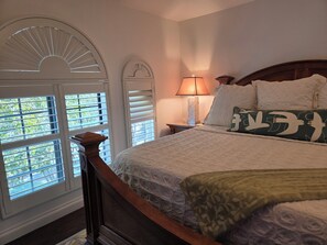 办公桌、笔记本电脑工作区、熨斗/熨衣板、免费 WiFi