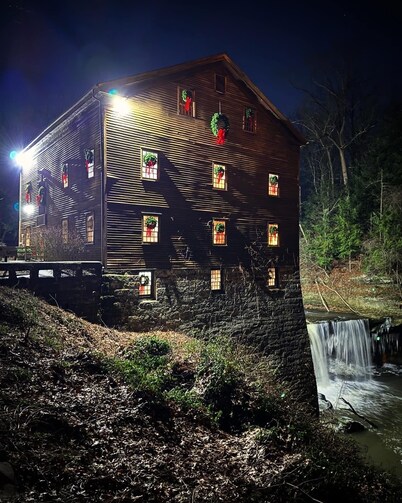 Charming 3-bedroom house with AC, centrally located Mill Creek Park Youngstown