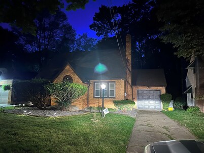 Charming 3-bedroom house with AC, centrally located Mill Creek Park Youngstown