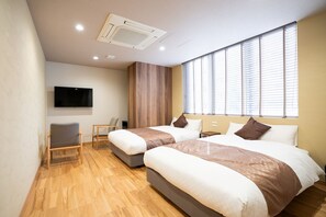 Deluxe Double Room | Laptop workspace, soundproofing, free WiFi