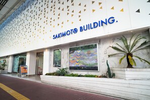 المنشأة من الخارج