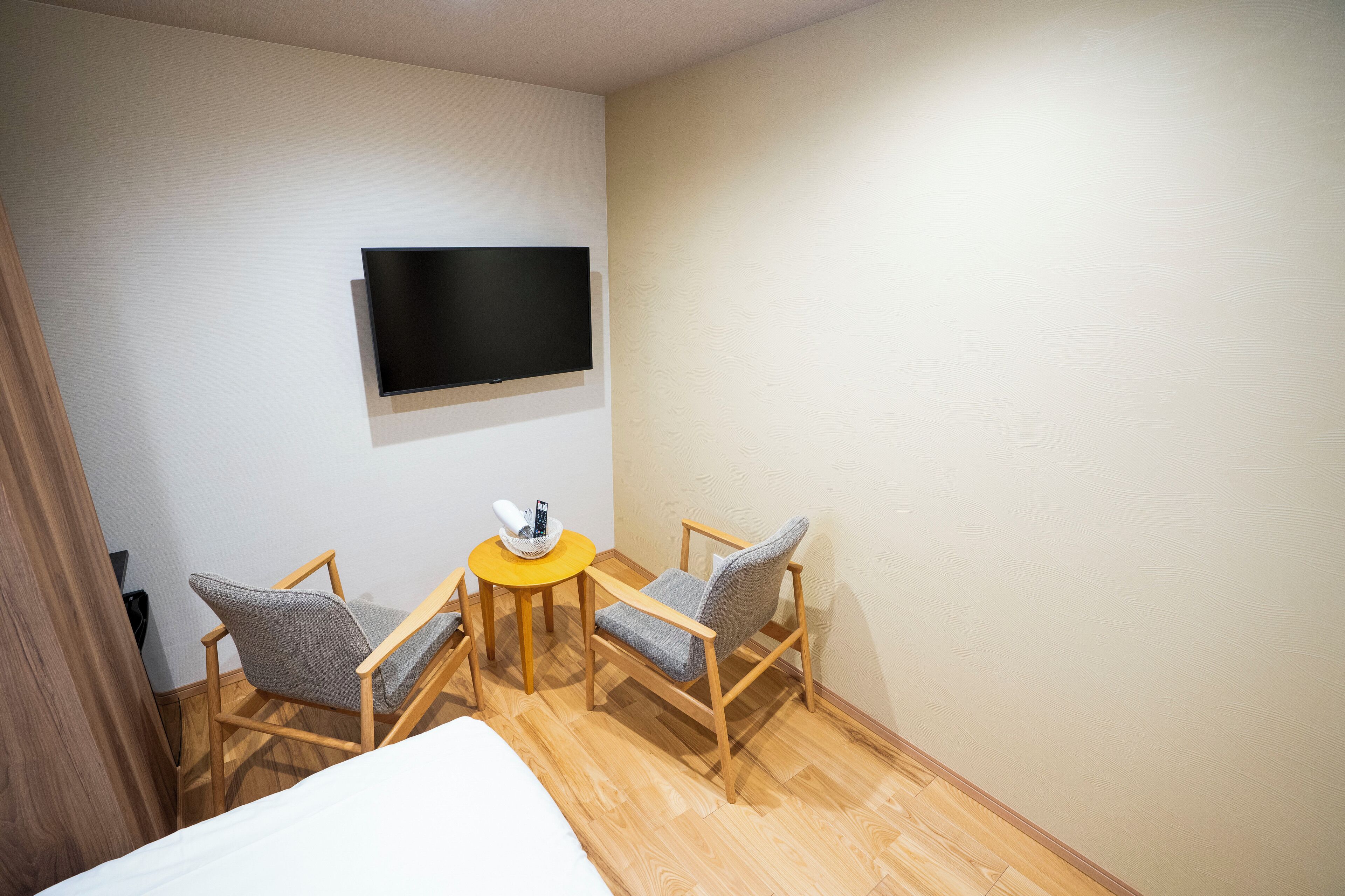 Soundproofing, free WiFi