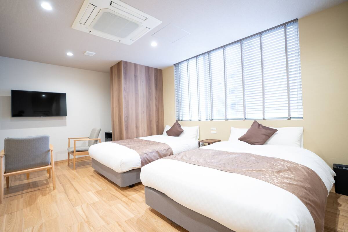 Deluxe Double Room | Laptop workspace, soundproofing, free WiFi