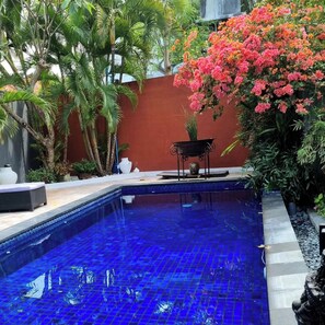 Comfort Villa, Private Pool, Garden View | Kolam renang | Kolam renang terbuka, kerusi lepak pantai 