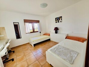 House | 3 bedrooms, individually furnished, iron/ironing board - Charming Villa With Private Garden (L'Alfas del Pi)