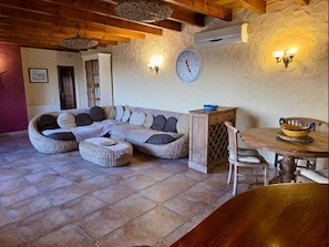 Living room - Charming Villa With Private Garden (L'Alfas del Pi)