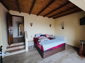 House | 3 bedrooms, individually furnished, iron/ironing board - Charming Villa With Private Garden (L'Alfas del Pi)