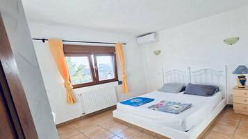 House | 3 bedrooms, individually furnished, iron/ironing board