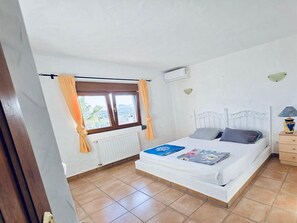 House | 3 bedrooms, individually furnished, iron/ironing board - Charming Villa With Private Garden (L'Alfas del Pi)