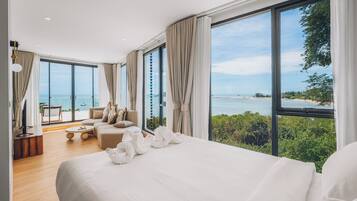 Superior Studio, Ocean View | Free WiFi