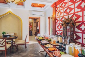 Petit déjeuner buffet compris tous les jours