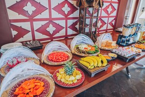 朝食 (ビュッフェ)、毎日提供 (無料)