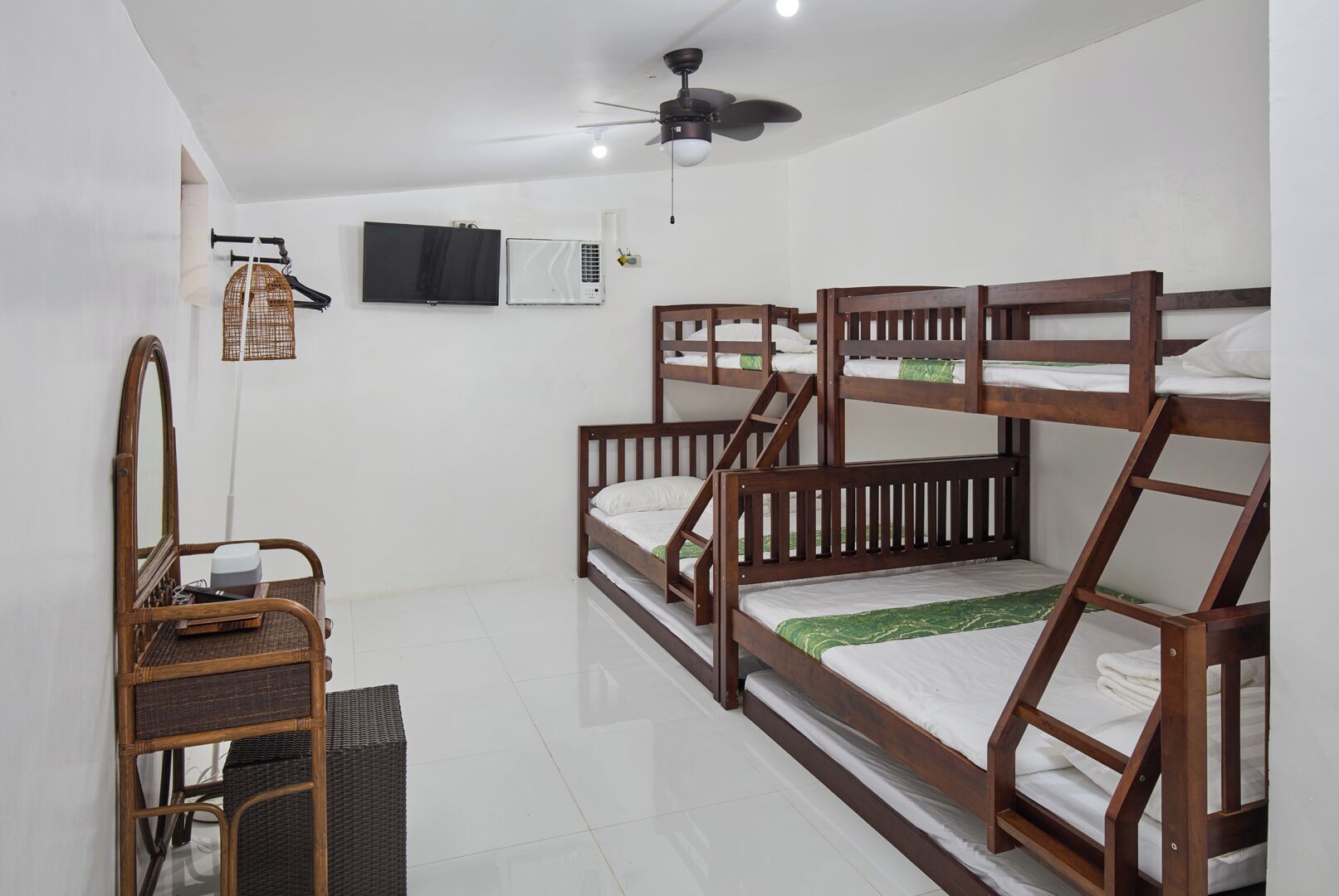 Family Cabin, Balcony, Courtyard View | Free WiFi, bed sheets
