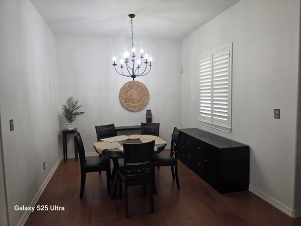 Dining - Updated Charming Casa 3-bedroom house gated community in Pharr/Mcallen area (Pharr)