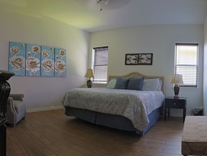3 bedrooms, free WiFi, bed sheets - Updated Charming Casa 3-bedroom house gated community in Pharr/Mcallen area (Pharr)