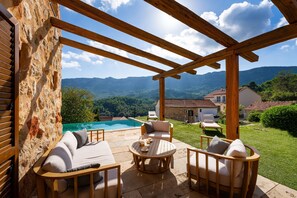 Balcony - Serene Retreat With Panoramic Views (Stari Grad)