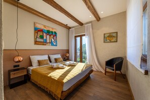 House | 4 bedrooms, individually furnished, iron/ironing board - Serene Retreat With Panoramic Views (Stari Grad)