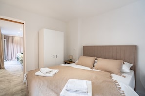 House | 3 bedrooms, iron/ironing board - Villa in Pakostane With Private Pool (Pakostane)