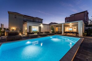 House | Pool | Indoor pool, outdoor pool - Villa in Pakostane With Private Pool (Pakostane)