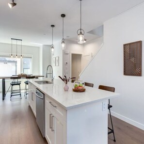 Fridge, microwave, oven, stovetop - Stunning Modern 2BR Unit in Downtown Canmore! (Canmore)